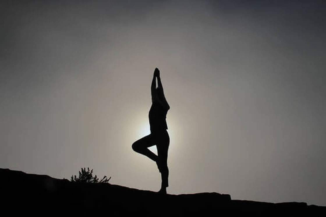 RAD Hostel - Yoga on the Rocks