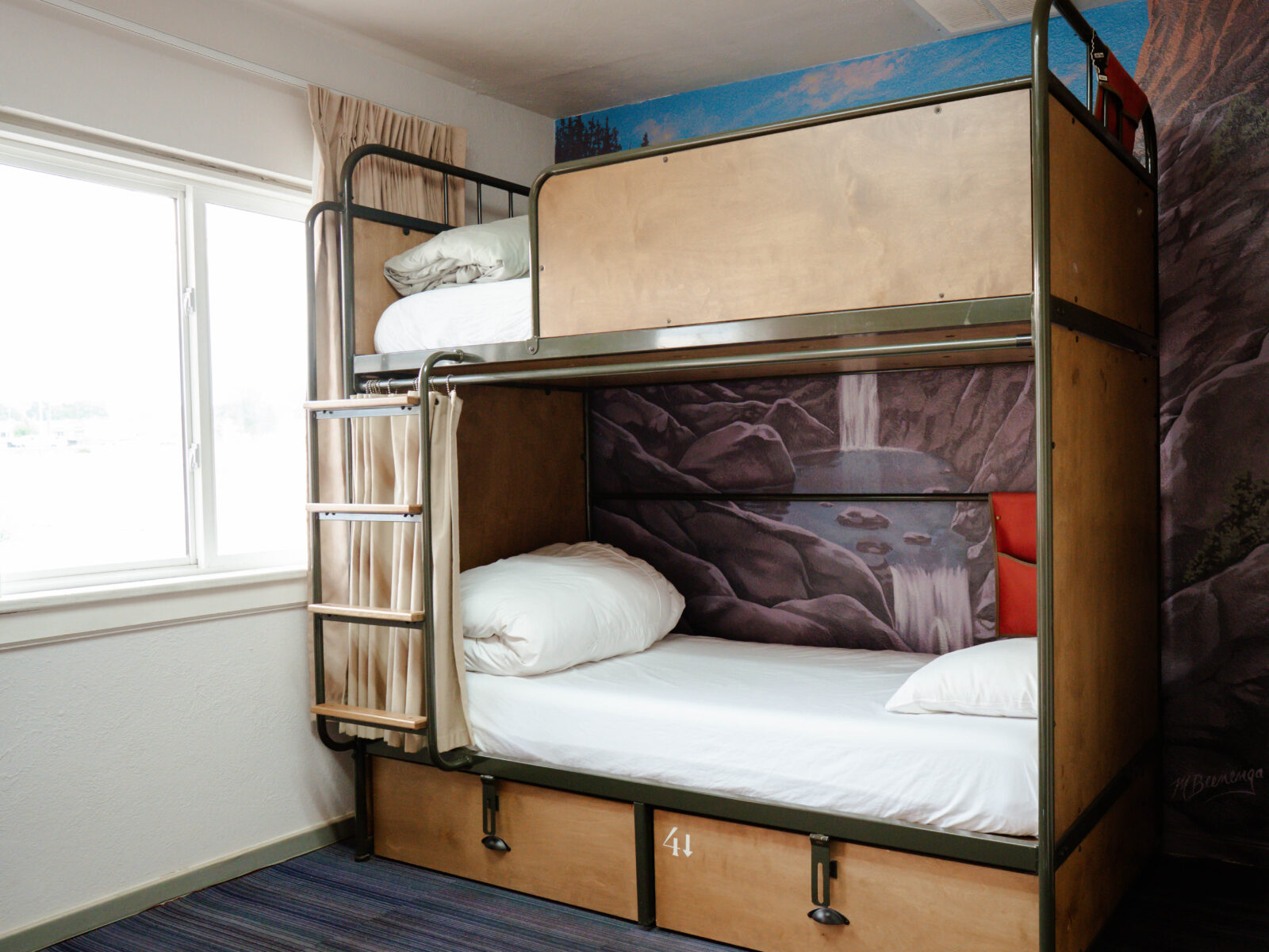 Pulpit Rock Mixed Dorm Bunk